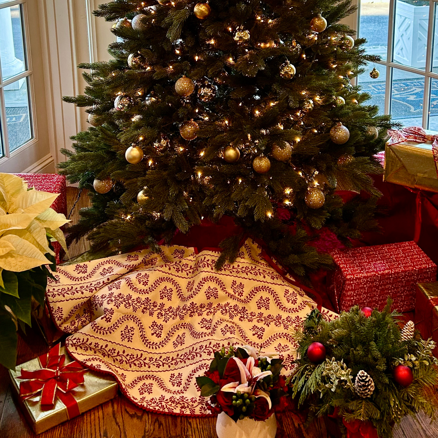 Sister Parrish Dolly Christmas Tree Skirt - 50"