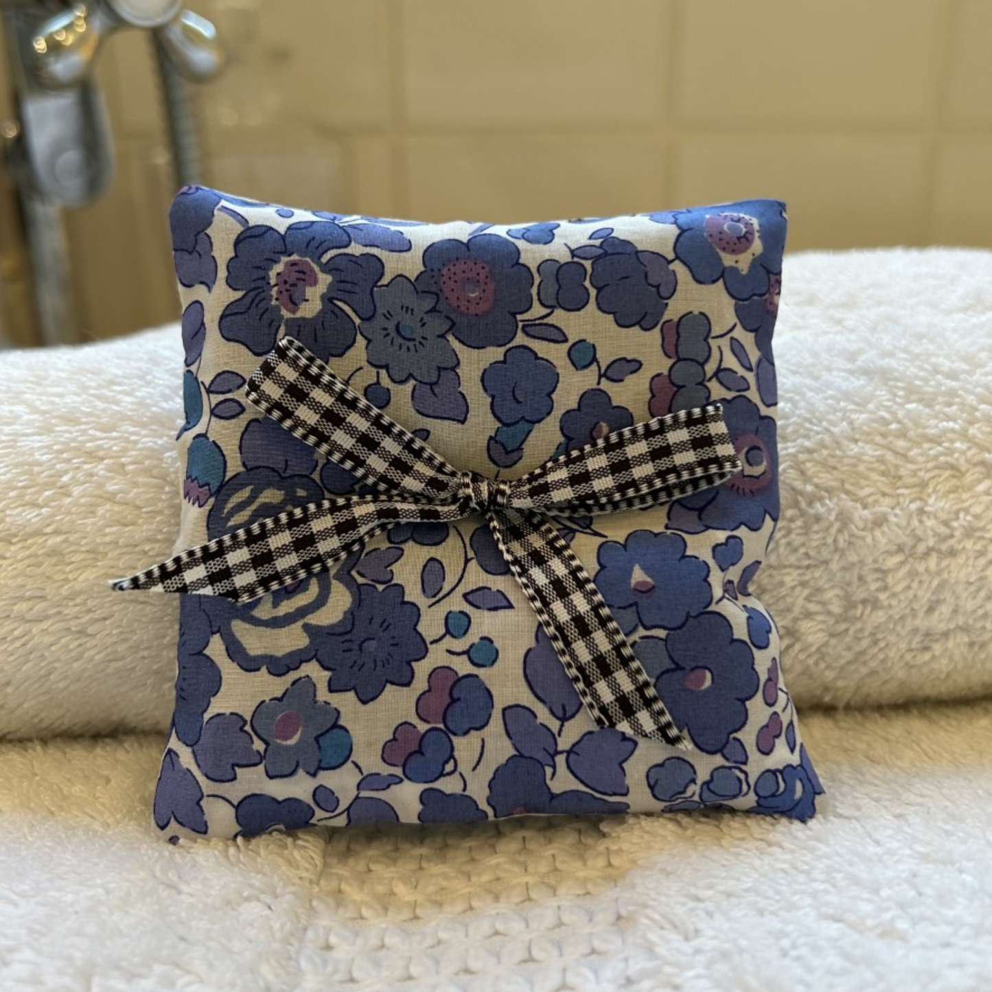 Liberty of London 100% Cotton Print Organic Lavender Sachet with Ribbon