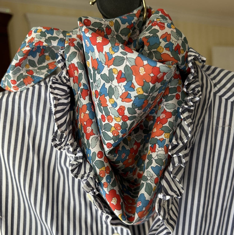 SCARVES & APRONS