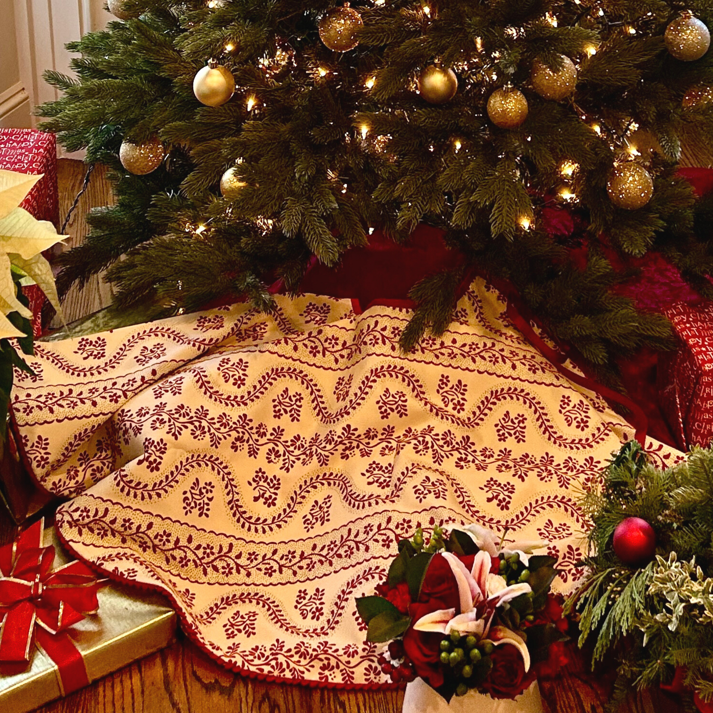Sister Parrish Dolly Christmas Tree Skirt - 50"